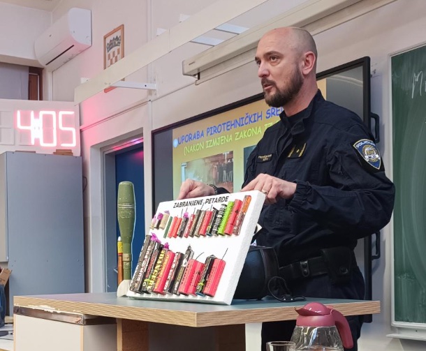 Znam što je, ne diram, opasno je!